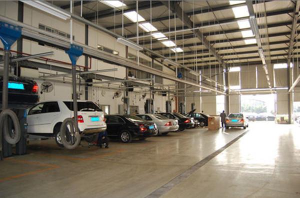 懂车的司机,都不会让车子在修理厂过夜,只因这样