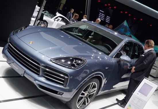 卡宴换了个平台变帕拉梅拉，已经比X5、GLE更大了