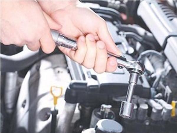 懂车的司机,都不会让车子在修理厂过夜,只因这样