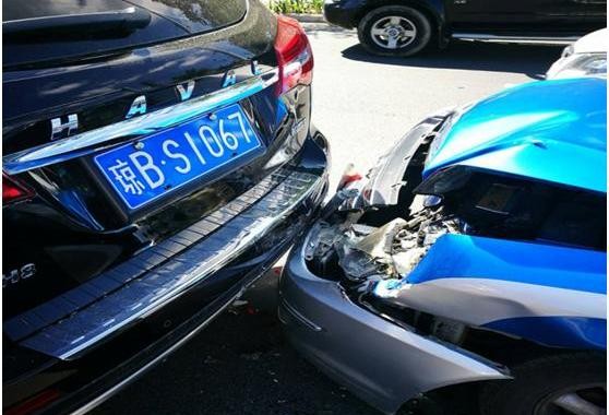 顶起5吨钢筋，对怼大货车，这车安全性能要上天！