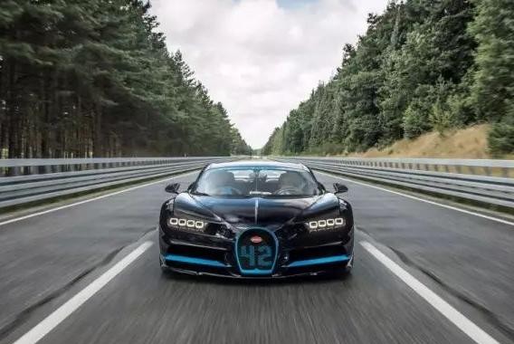 别问我布加迪Chiron有多快，它想飞上天和太阳并肩