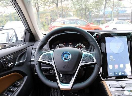 百公里油耗仅1L，这款年轻时尚家轿比日系还省油！