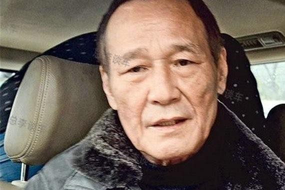 他一个电话可叫来8000个兄弟，出行仅一辆路虎揽胜！