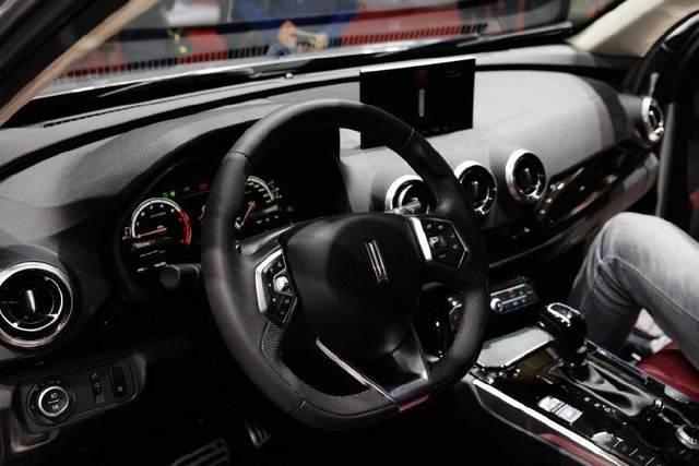 豪华VV7到4S店引起轰动,打出买车送了一辆自行车?