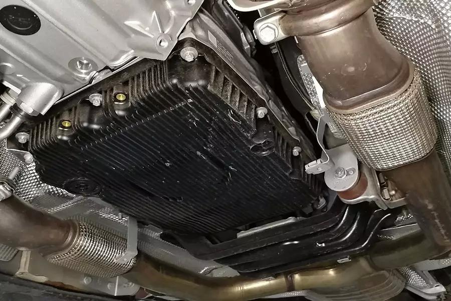 奔驰E级底盘工整,但后悬架依旧是铝换钢?