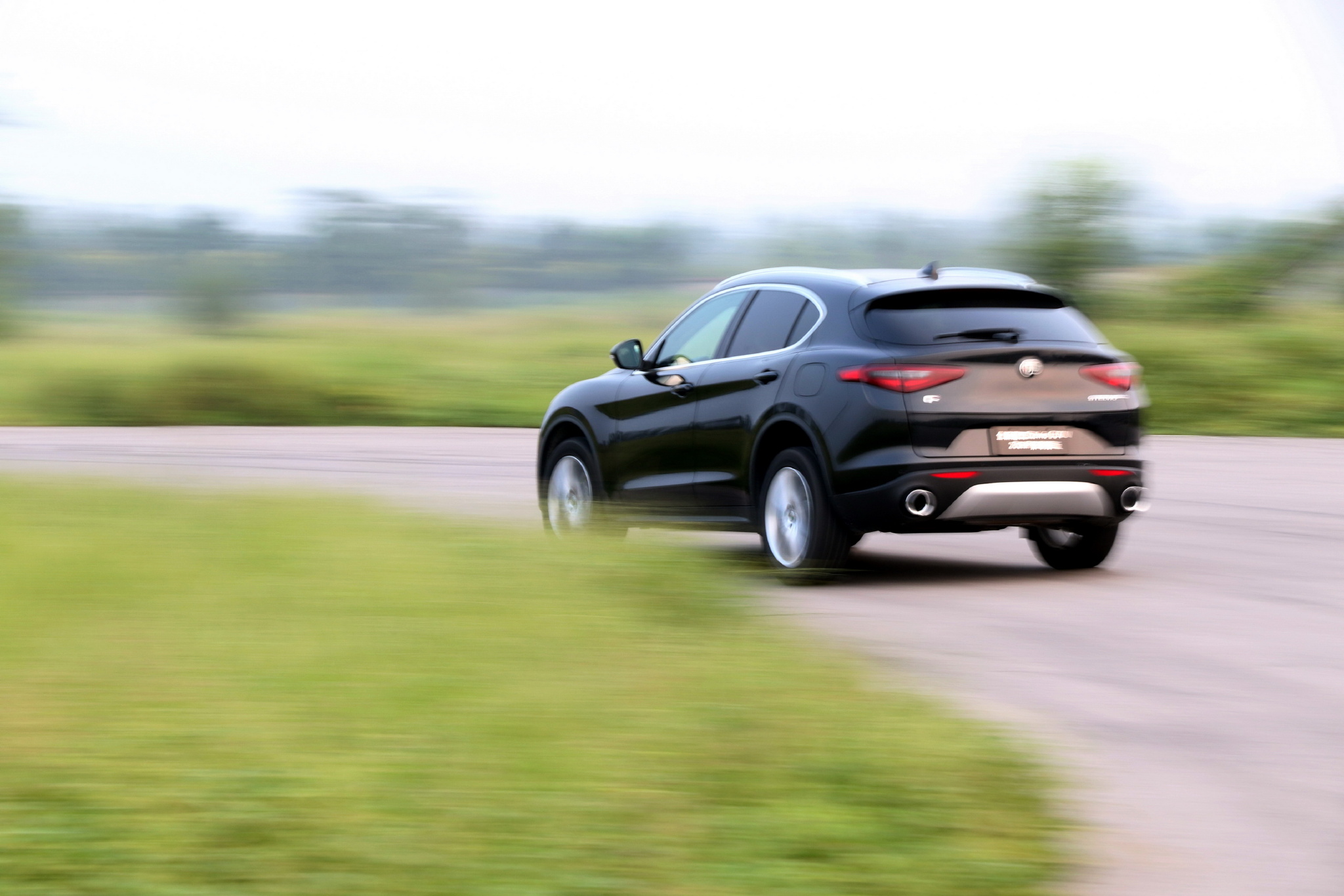 涛涛说车-与美女约会 越野+赛道体验阿尔法罗密欧Stelvio-新浪汽车
