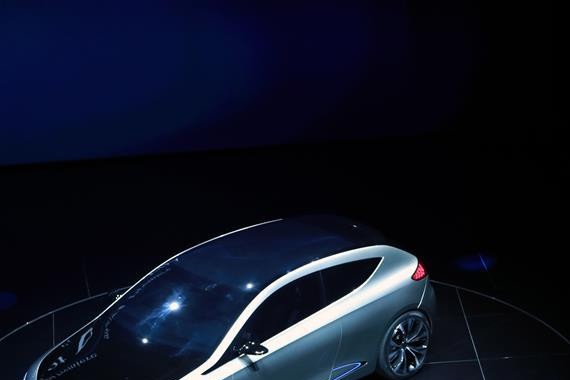 梅赛德斯-奔驰EQA全电动概念车在德发布(组图)