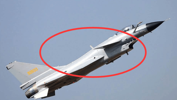 成飞歼10C显露真容, 可猎杀F22战机, 美军长叹