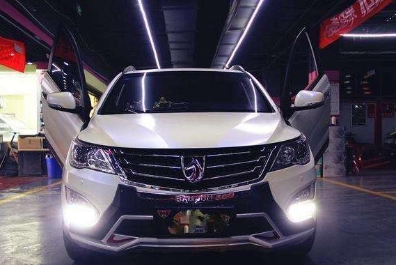 改装宝骏560, 拉手门改剪刀门, 全车跟跑车没有差别