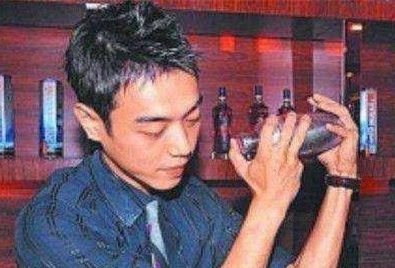 张惠妹，男友要豪车就送，可自己连走路都要人扶！