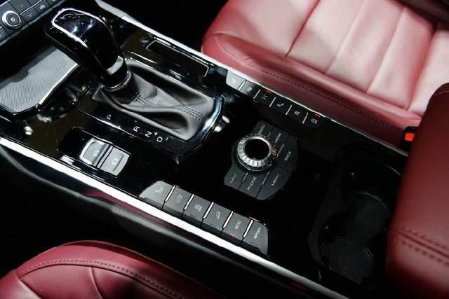 豪华VV7到4S店引起轰动,打出买车送了一辆自行车?