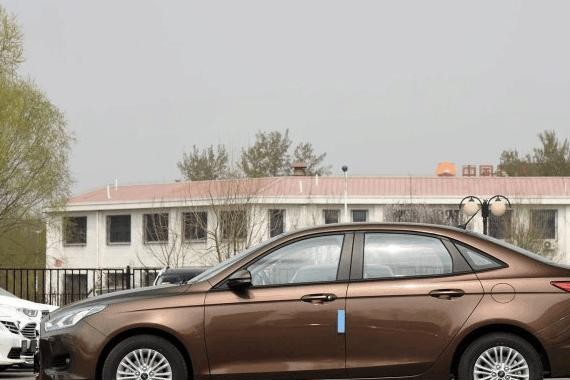 直降2万，买它比朗逸实惠多了，跑车前脸还带6气囊