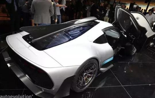 奔驰新车用上了F1发动机 ,售价1777万号称最贵