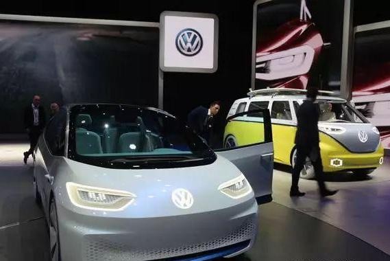 法兰克福车展上，大众来了盘轻食组合，主打小车