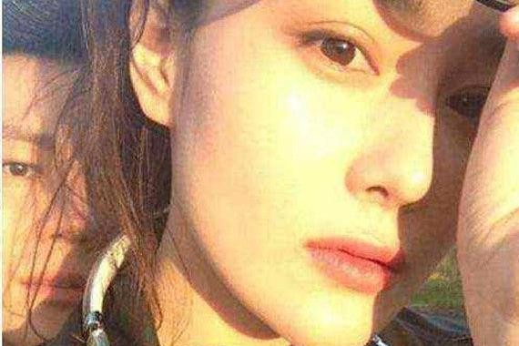 张馨予发旧照怀念李晨，可范冰冰一辆车就顶她10辆！