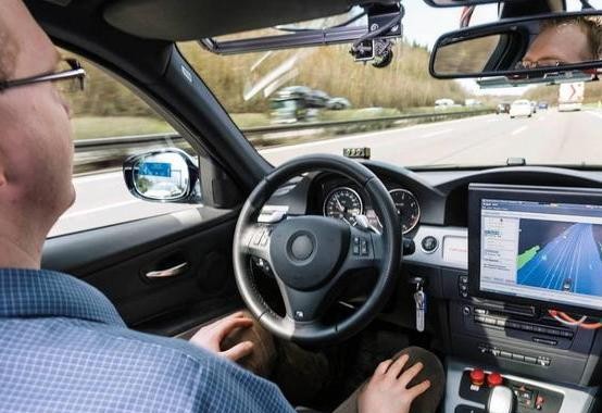 iphoneX脸部识别被玩坏，用在汽车长得像能把车开走