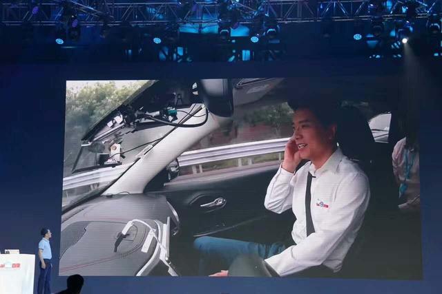 iphoneX脸部识别被玩坏,用在汽车长得像能把车开走