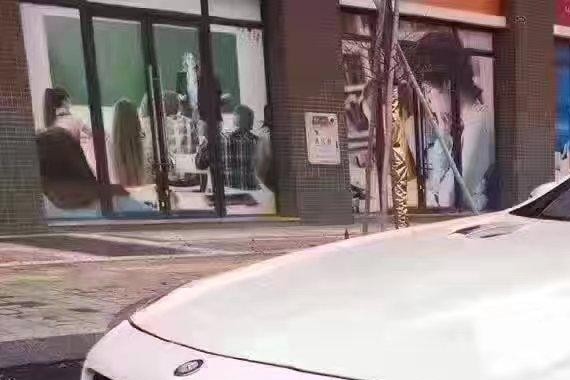 买下五十万的奔驰SL550,狠狠的给嘲笑过的人一巴掌