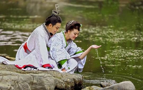 古代那些感人肺腑的爱情诗，哪一首能打动你？