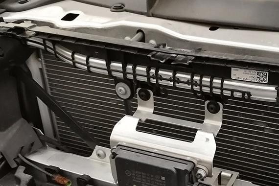 超长铝合金防撞梁，奔驰E级前后防撞梁拆解