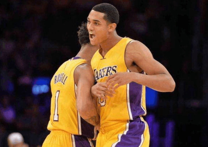 NBA过去一年收入最高的五支球队!大城市就有