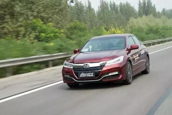 这款日系家轿百公里油耗2.9L 一箱油续航近2000公里