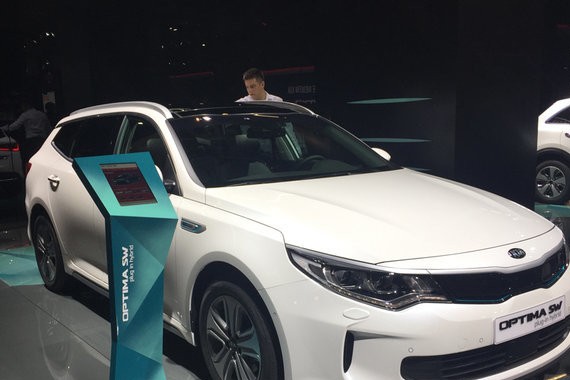 法兰克福车展 起亚新K5混动旅行版发布