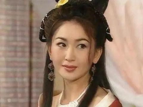 她演狐狸精一举成名，今53岁开豪车，面容不如当年！