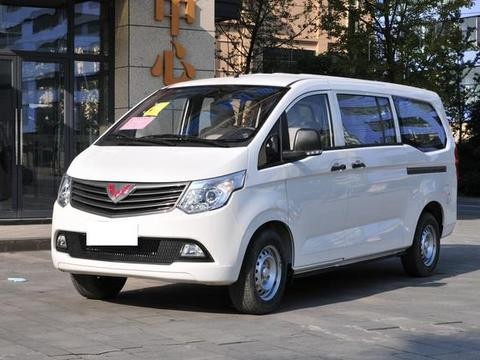 长超5米轴距3米2，空间大到可放两百个行李箱，6万多