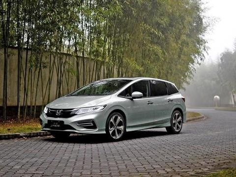 价格实惠空间大，坐一车人都不怕，20万内就买这两款