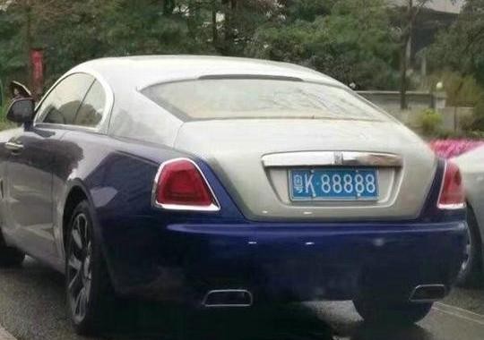 皇冠挂40万的牌，别人认为是假牌，如今换了劳斯莱斯