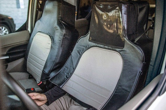 福特把司机藏了起来，想了解自动驾驶车辆如何和行人互动