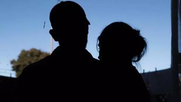 为反抗包办婚姻私奔到新西兰,移民局却说:你们