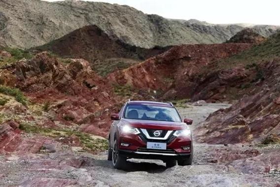 曾走进南极，如今闯进沙漠无人区，这款SUV什么来头