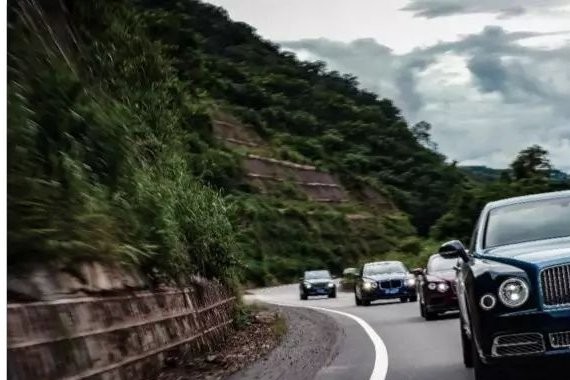 2天800公里，刷遍4款宾利，跨越中、老、泰三国，是怎样一种体验？
