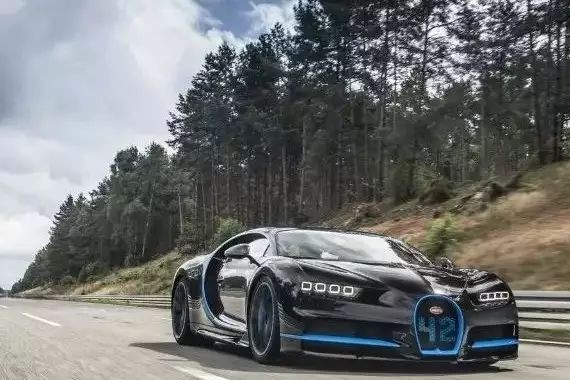 谁管你是不是1.6的F1发动机 布加迪chiron的16缸依然生吃你