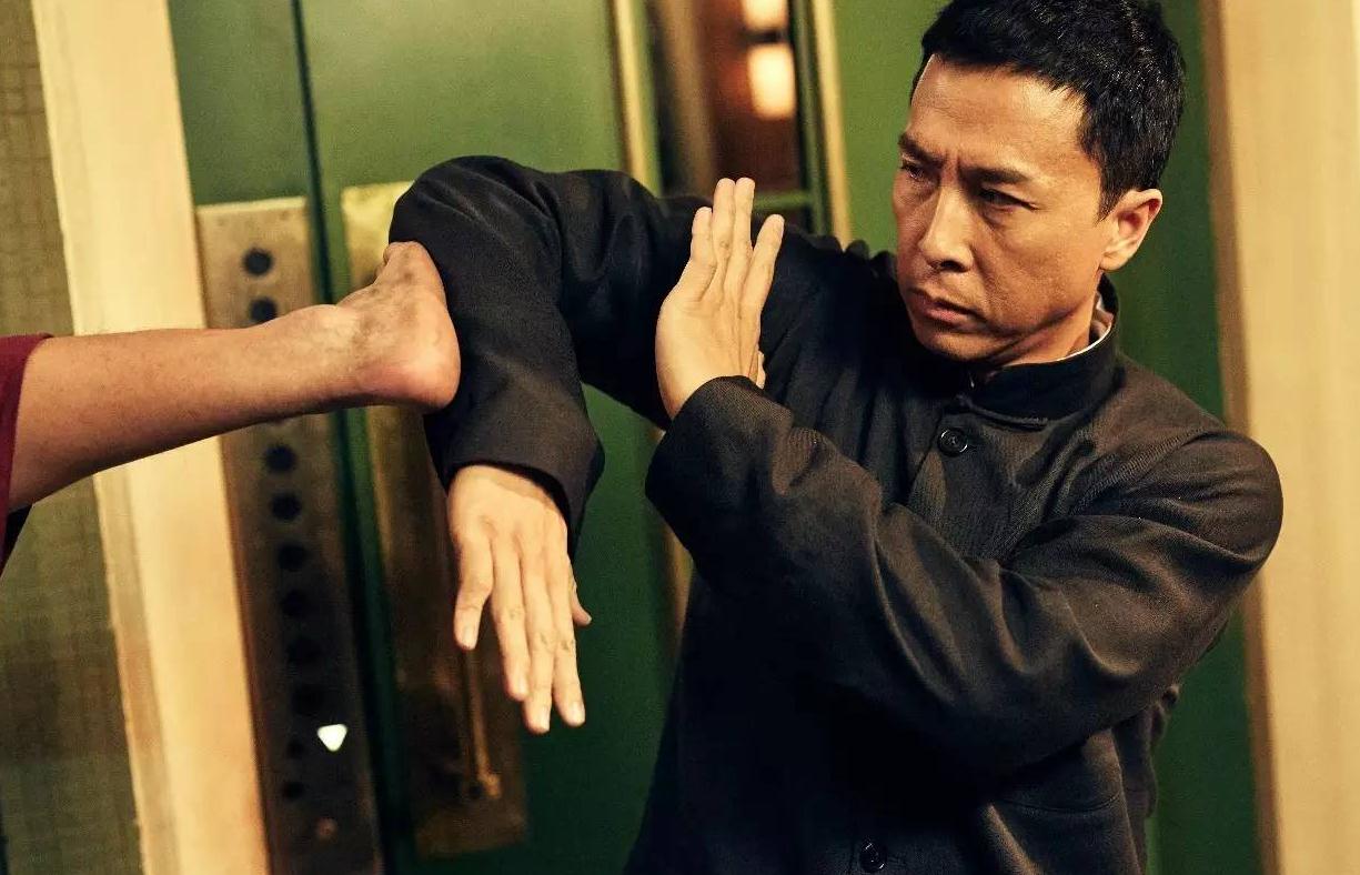 甄子丹一张照片信息量太大 李连杰活力四射 吴京笑了