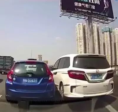 【视频】GK5街头大战艾力绅！本田大法路怒互斗！