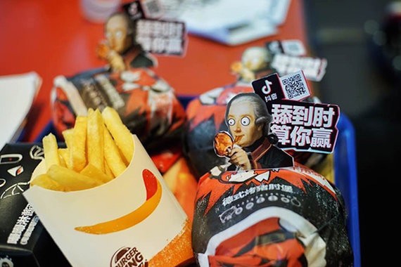 汉堡王和抖音合作卖猪肘堡，纪梵希《转型期》黑白大片不错 | 乙方日报