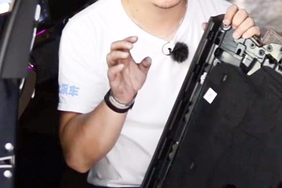 甲醛警告线束稀疏，买个奔驰E充门面还行