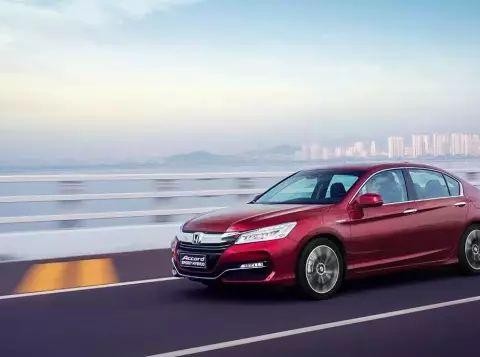 只要你右脚足够灵光，这台车可以一个月只加一次油