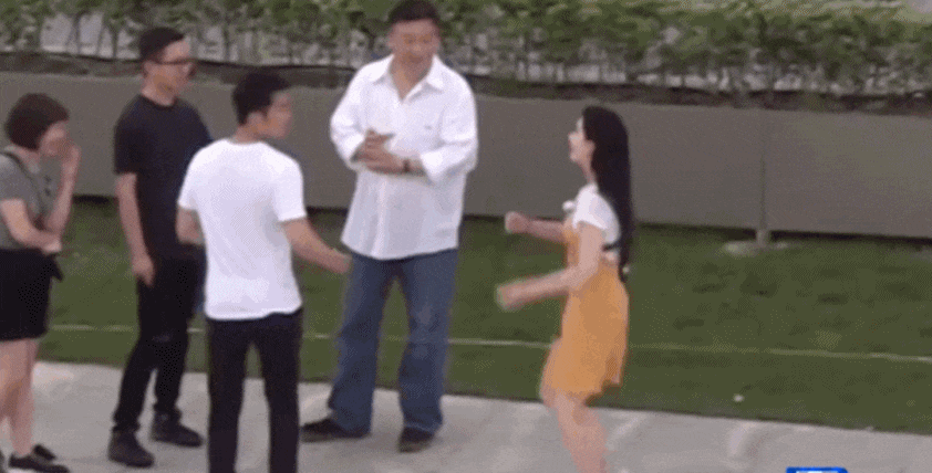 这样的范冰冰你见过吗:边走边跳进李晨怀里,可爱炸