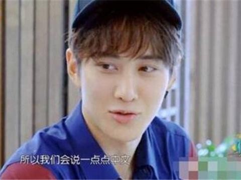 他是“泰国版黄晓明”，参加综艺爆红，今开豪车出行