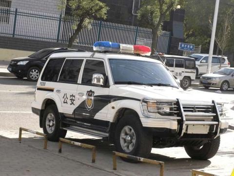国产品牌终将走在前沿,遇传祺GS8霸气警车让人敬畏