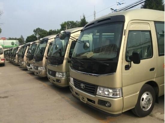 迈巴赫劳斯莱斯不算啥,竟然被丰田考斯特盖住风头