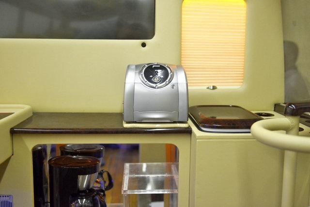 迈巴赫劳斯莱斯不算啥,竟然被丰田考斯特盖住风头