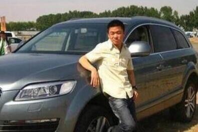 王宝强发财后的第一台百万豪车：这奥迪Q7超有男人味
