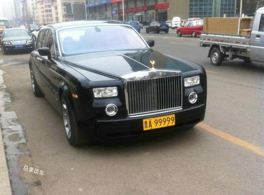 国内就4辆,幻影挂黄牌99999,后面的车不敢跟太