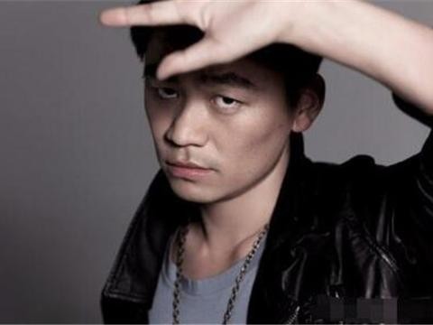 她是一名女神，放话要嫁王宝强，一辆车顶马蓉10辆！