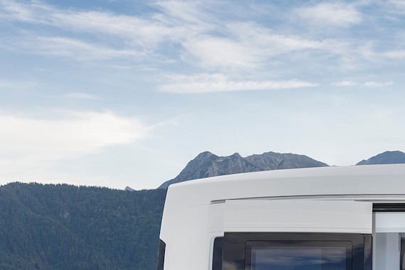 这个车不仅能睡四个人，还能做好咖啡加热地板等你起床